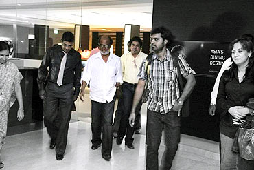 Rajnikanth walks out of the hospital