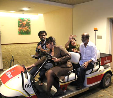 Rajnikanth leaves the hospital with wife Latha