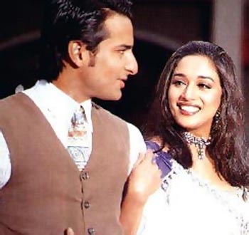 A still from Aarzoo