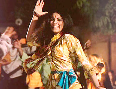 Zeenat Aman in the Dum Maro Dum song in Hare Rama Hare Krishna