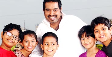 Shankar Mahadevan with his students