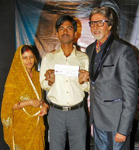 Sushil Kumar with his wife and Amitabh Bachcan