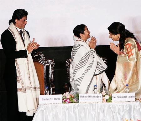 Mamata Banerjee with Shah Rukh Khan and Sharmila Tagore