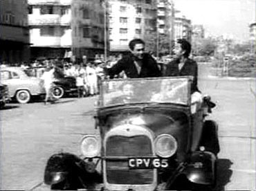 Ashok Kumar and Kishore Kumar in Chalti Ka Naam Gaadi