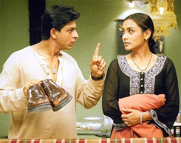 Shah Rukh with Rani Mukerji in Chalte Chalte
