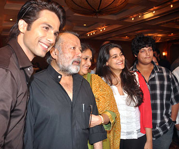 Shahid Kapoor with Pankaj Kapur and Supriya Pathak