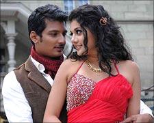 A still from Vandhaan Vendraan