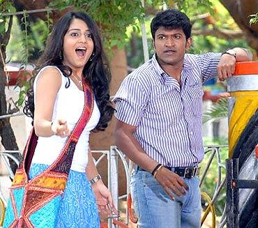 Nikitha Thukral with Puneeth in Vamshi