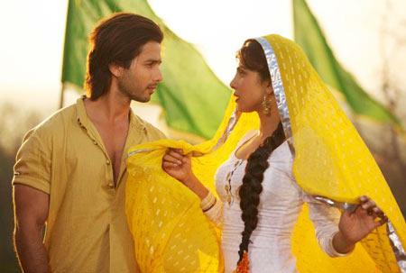 Shahid Kapoor and Priyanka Chopra in Teri Meri Kahaani