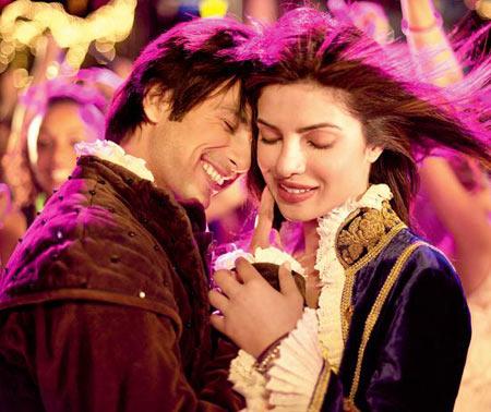 Shahid Kapoor and Priyanka Chopra in Teri Meri Kahaani