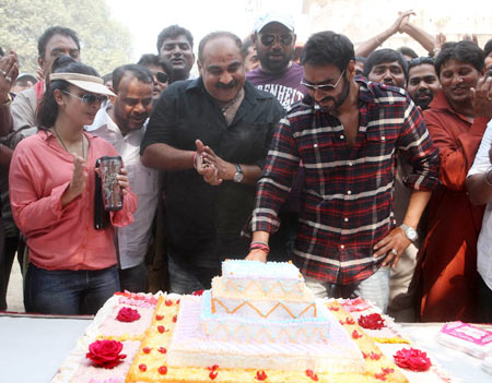 Ajay Devgn cuts the cake on the sets of Son Of Sardaar as Tanishaa and Ashwini Dhir look on