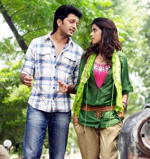 Riteish Deshmukh and Genelia D'Souza in Tere Naal Love Ho Gaya