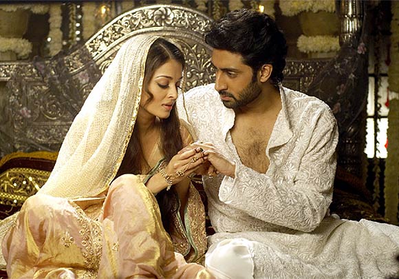 Aishwarya Rai Bachchan and Abhishek Bachchan in Umrao Jaan