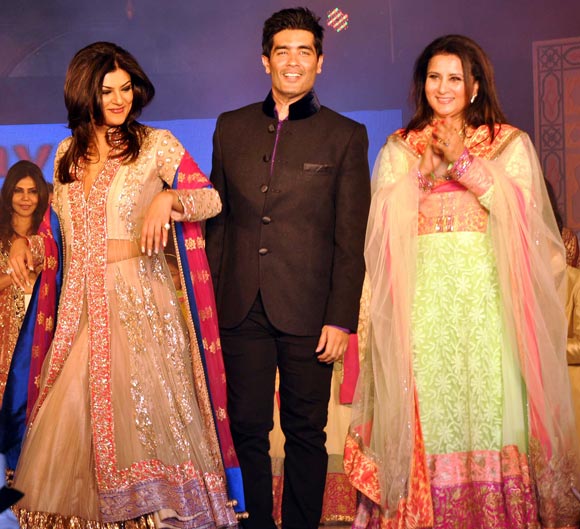Sushmita Sen, Manish Malhotra and Poonam Dhillon