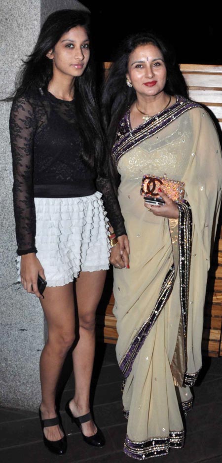 Poonam Dhillon with daughter Paloma Thakeria