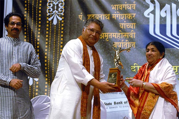 Uddhav Thackeray, Vikram Gokhale and Lata Mangeshkar