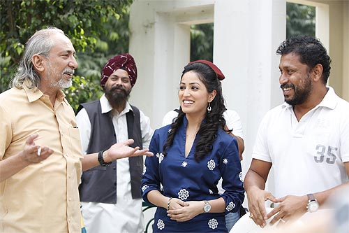 Shoojit Sircar with Yami Gautam and N K Sharma (far right), from Delhi-based theatre group Act One which Sircar has been a part of