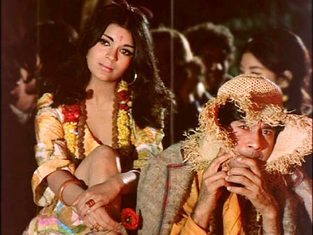Zeenat Aman and Dev Anand in Hare Krishna Hare Ram