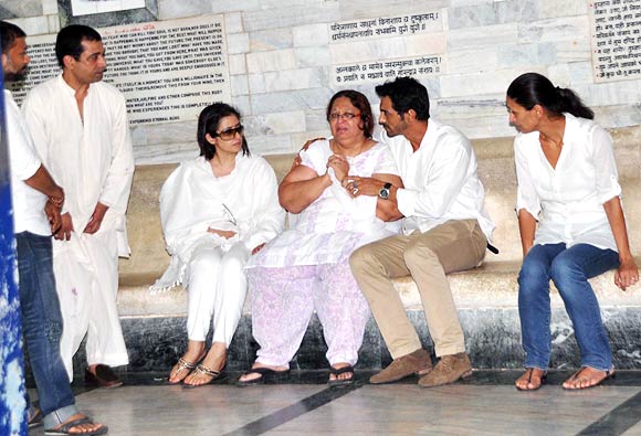 Manisha Koirala with Ashok Mehta's wife Neerja, Arjun Rampal, Mehr Jessia