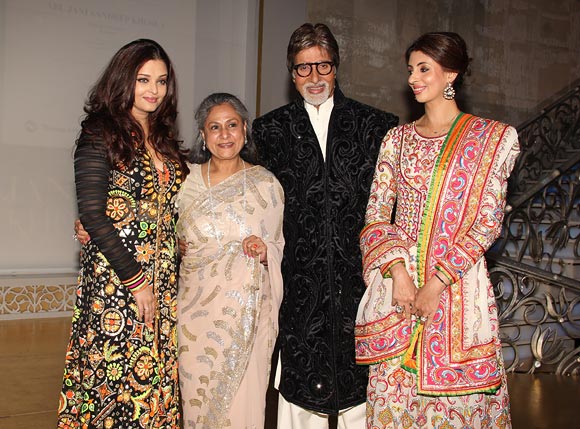 Shweta Bachchan Nanda with Aishwarya Rai, Jaya and Amitabh Bachchan