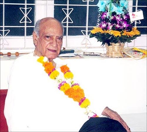 A K Hangal