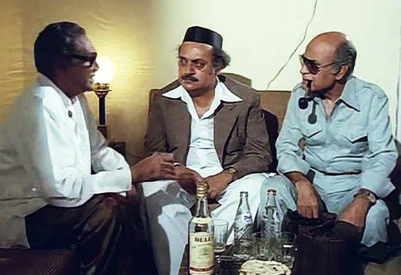 Ashok Kumar, Utpal Dutt and A K Hangal in Shaukeen