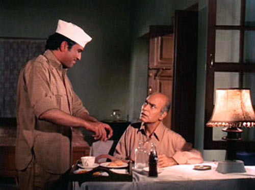 Rajesh Khanna and A K Hangal in Bawarchi