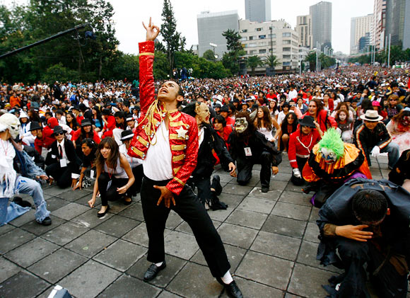 MJ's fans dance to Thriller on his 51st birthday in Mexico