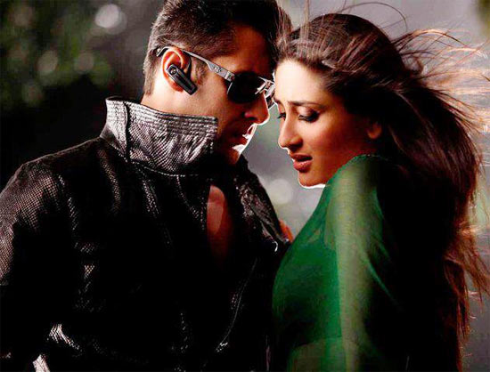 Salman Khan and Kareena Kapoor in the song Teri Meri from Bodyguard