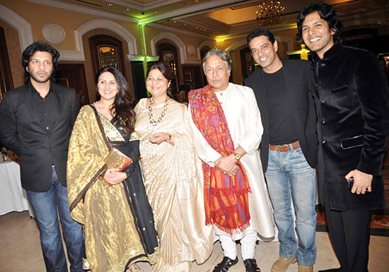 Juhi Babbar and Anup Soni with the Khans