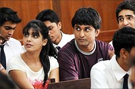 A scene from Yeto Vellipoyindi Manasu