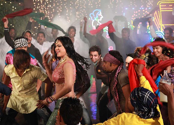 Veena Malik in Jatts Golmaal