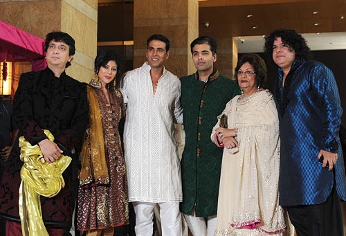 Sajid Nadiadwala, Wardha Khan, Akshay Kumar, Karan Johar, Hiroo Johar and Sajid Khan