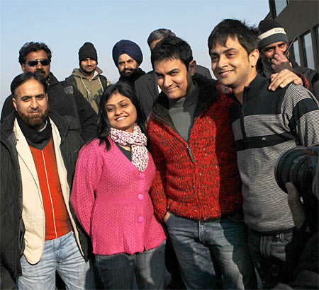 Aamir Khan with tourists