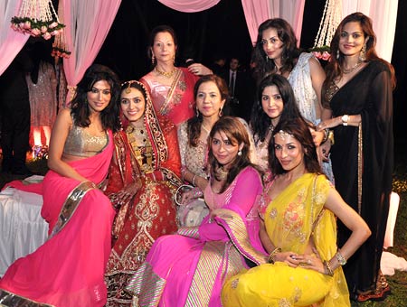Clockwise: Malaika Arora Khan, Bhavna Pandey, Chitrangada Singh, bride Jaanvi Desai, David Dhawan's wife Karuna Dhawan, Maheep Kapoor, Seema Khan and Alvira Khan