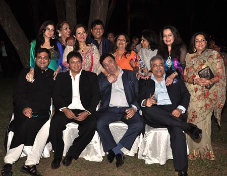 Rishi Kapoor holds David Dhawan's wife's hand, as he sits next to Rumy Jaffrey (extreme left)  and Satish Shah