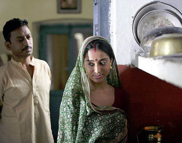 Irrfan Khan and Mahie Gill in Paan Singh Tomar