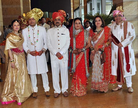 Aditi Deshmukh, Amit Deshmukh, Vilasrao Deshmukh and Vaishali Deshmukh, Pinky Bhagnani and Vashu Bhagnani