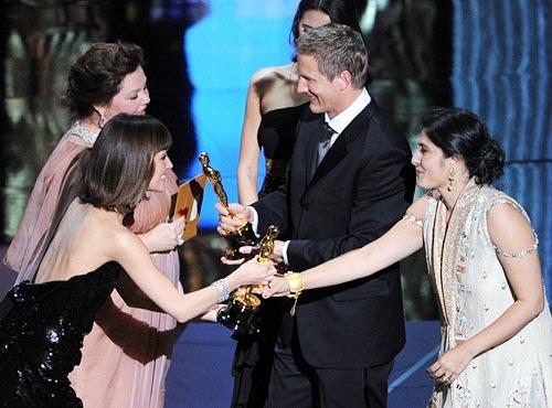 Actresses Rose Byrne and Melissa McCarthy present Best Documentary, Short Subject award to filmmakers Sharmeen Obaid-Chinoy and Daniel Junge