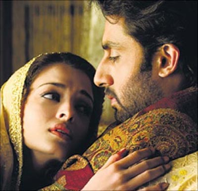 Aishwarya Rai and Abhishek Bachchan in Umrao Jaan