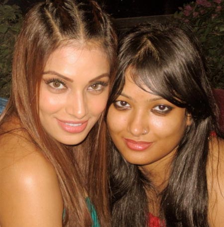 Bipasha with her sister