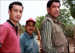 Saheb Bhattacharjee as Topshe, Bibhu Bhattacharya as Jatayu and Sabyasachi Chakraborty as Feluda in Royal Bengal Rahasya