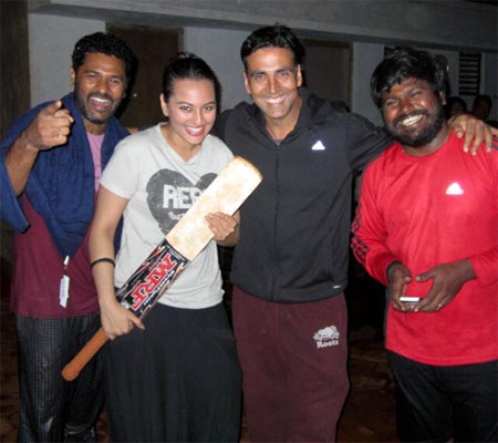 Prabhu Deva, Sonakshi Sinha, Akshay Kumar and a crew member