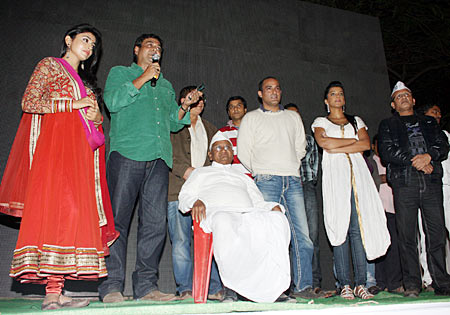 Anna Hazare with the Gali Gali Chor Hain team