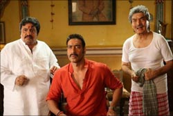Neeraj Vora, Ajay Devgn and Asrani in Bol Bachchan