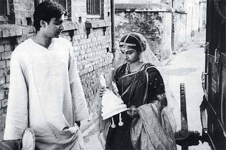 Soumitra Chatterjee and Sharmila Tagore in Apur Sansar