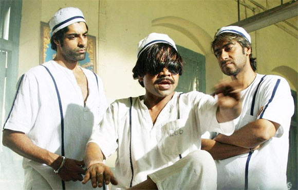 Prashant Raj Sachdev, Rajpal Yadav Ajay Devgn in  Ram Gopal Varma Ki Aag
