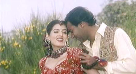 Twinkle Khanna and Ajay Devgn in Itihaas