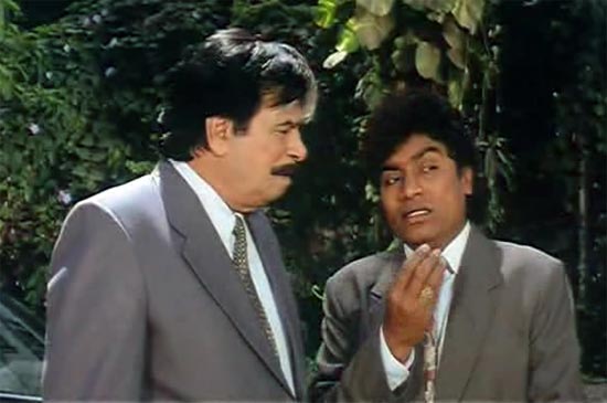 Kader Khan and Johnny Lever in Dulhe Raja