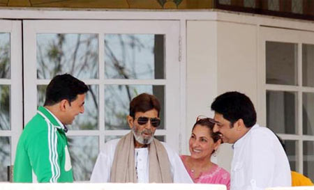 Rajesh Khanna with Akshay Kumar and Dimple Kapadia